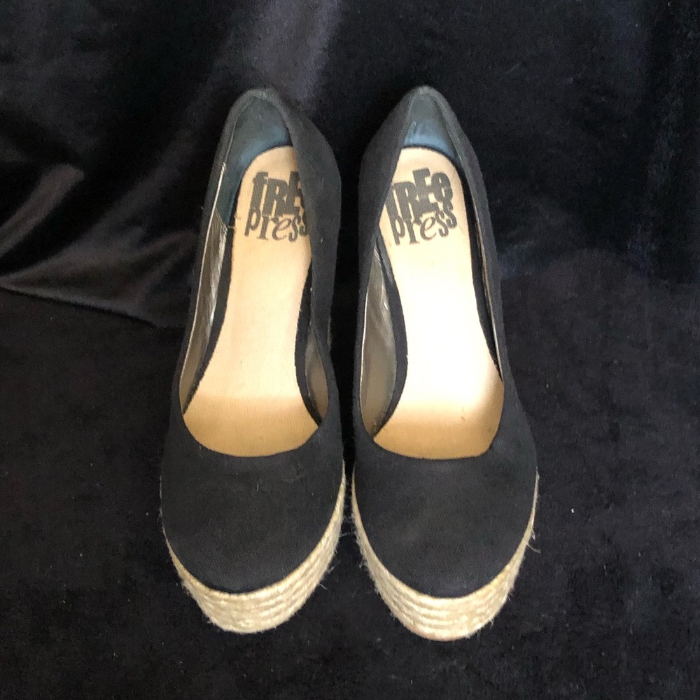💃🏻FREE PRESS🖤Black Espardilles Wedges